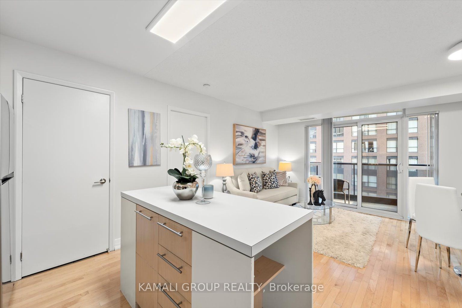 21 Carlton St, #1201