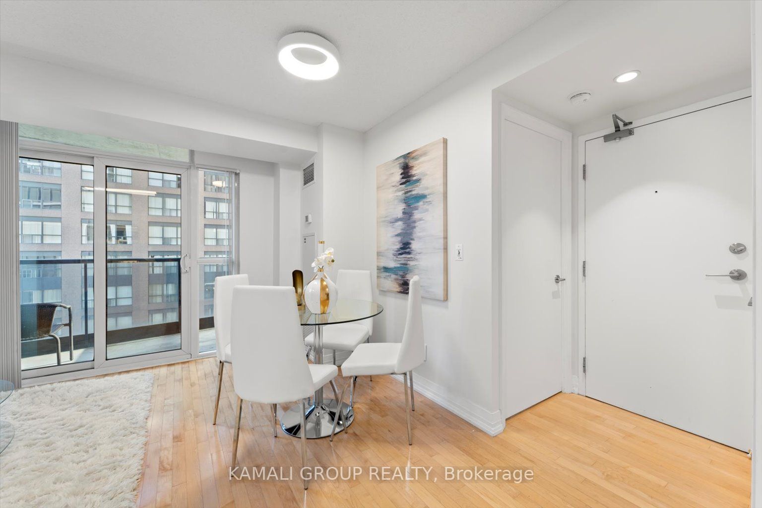 21 Carlton St, #1201