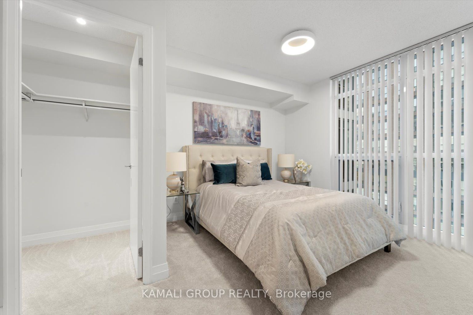 21 Carlton St, #1201