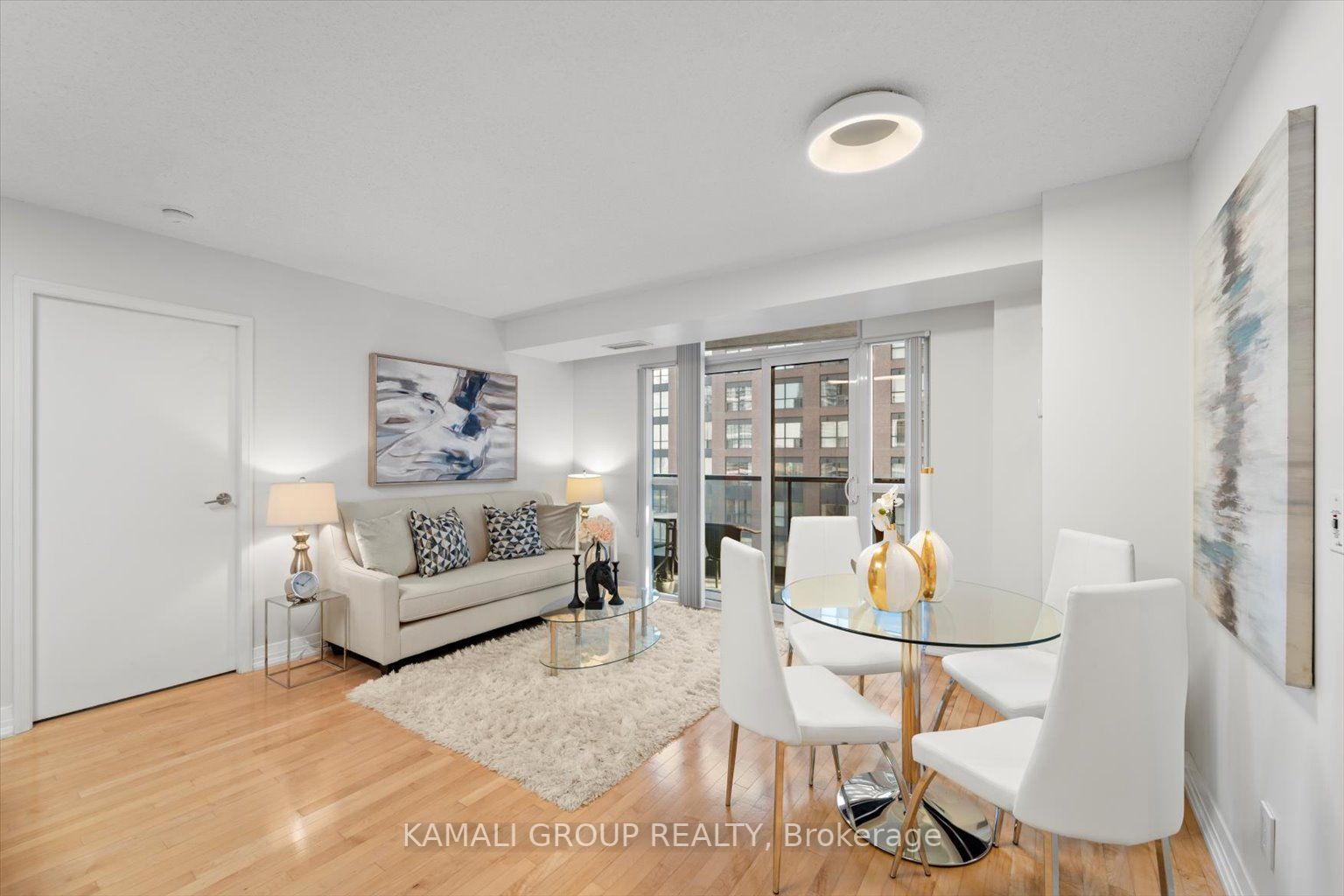 21 Carlton St, #1201