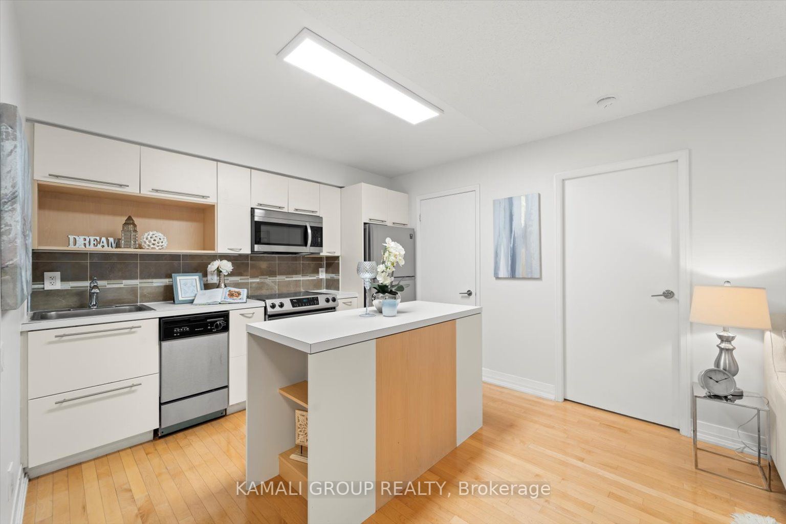 21 Carlton St, #1201