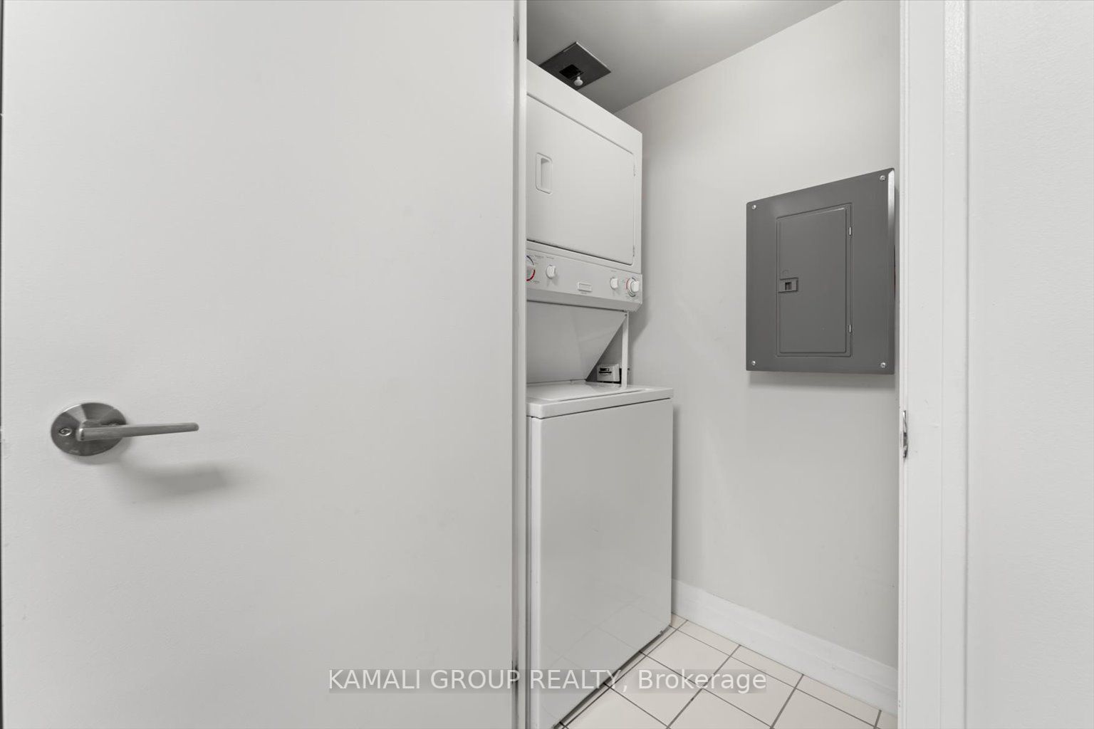21 Carlton St, #1201