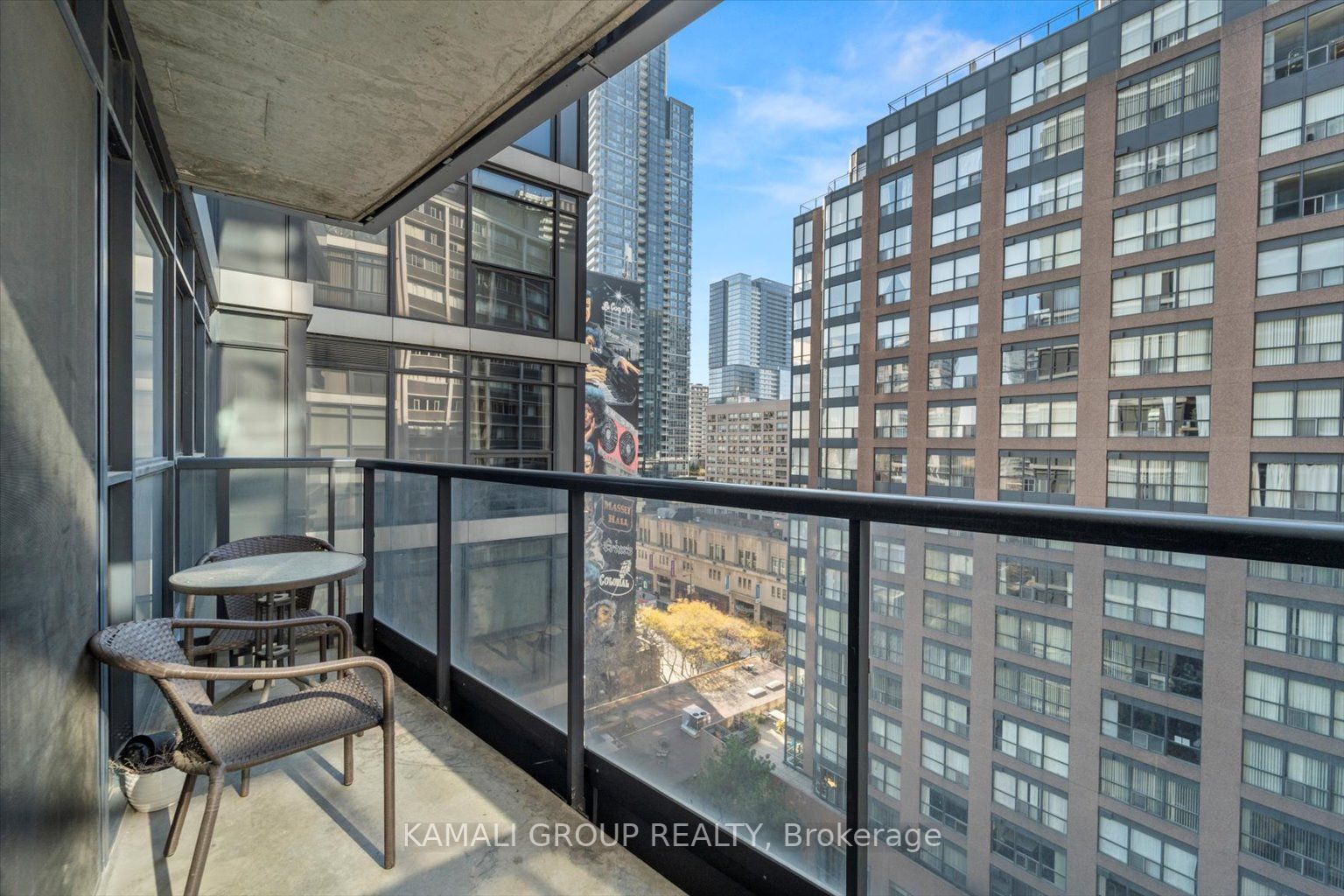 21 Carlton St, #1201