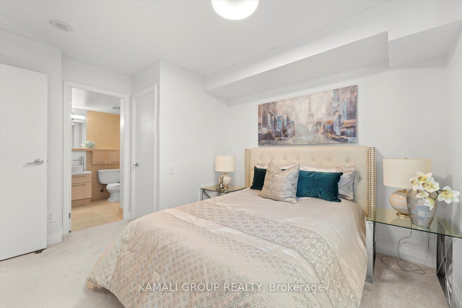 21 Carlton St, #1201