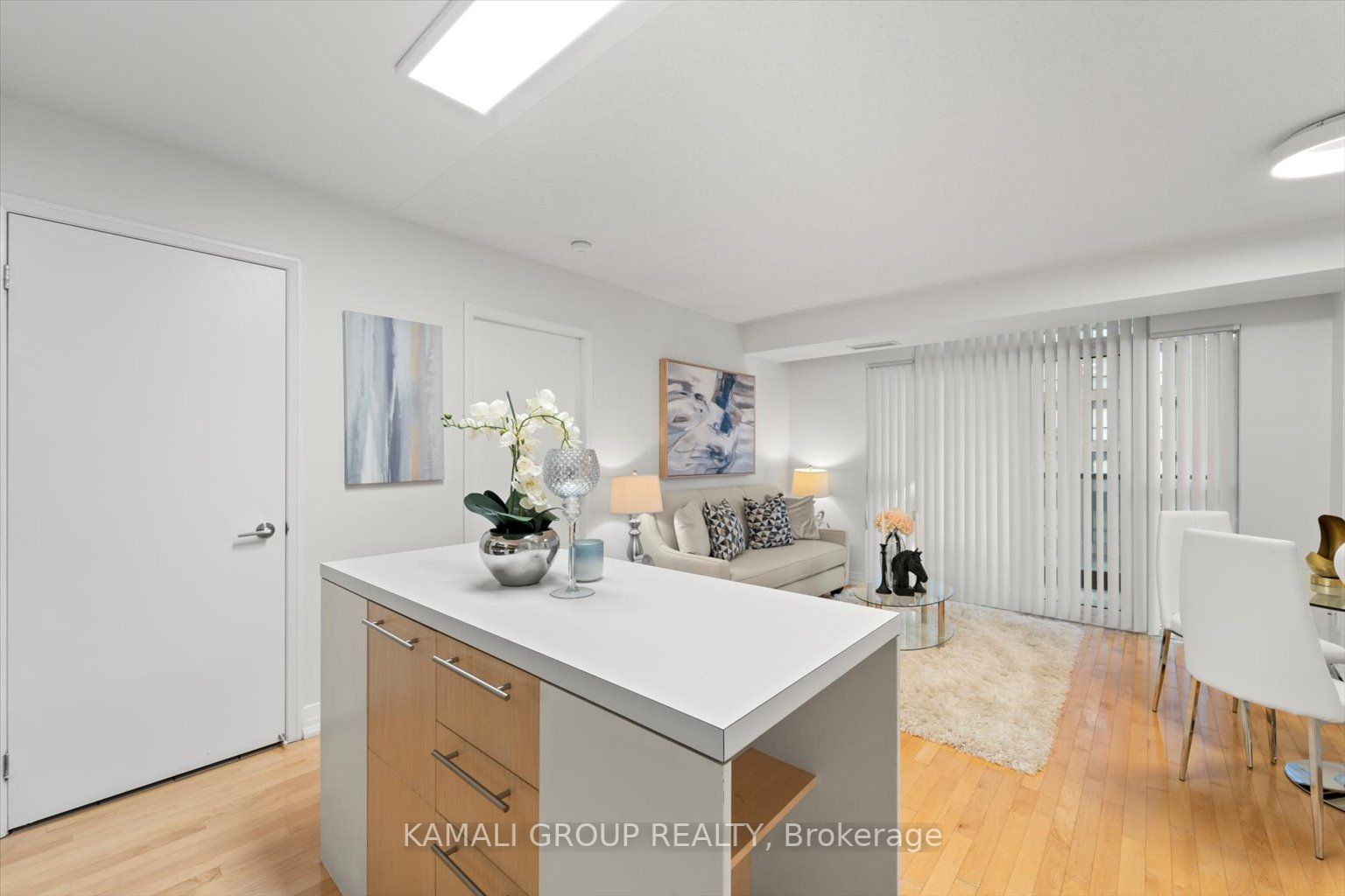 21 Carlton St, #1201