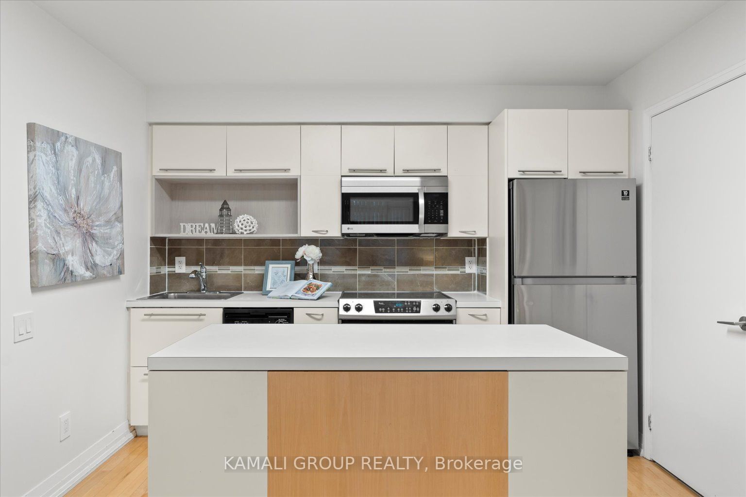21 Carlton St, #1201