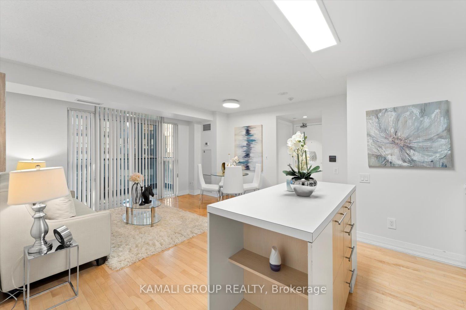 21 Carlton St, #1201