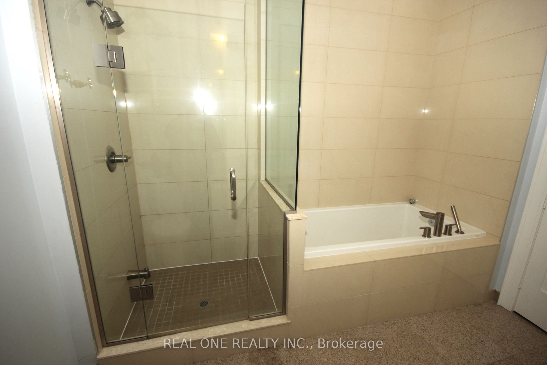 70 Roehampton Ave, #2418
