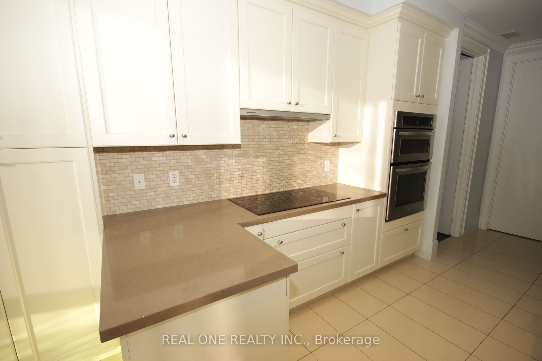 70 Roehampton Ave, #2418