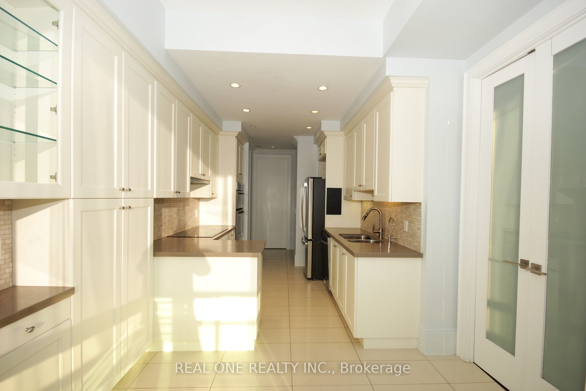70 Roehampton Ave, #2418