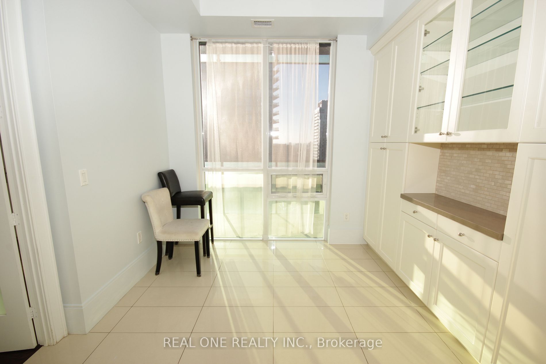 70 Roehampton Ave, #2418