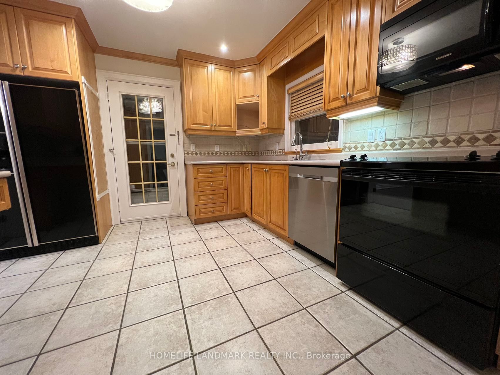 162 Armour Blvd