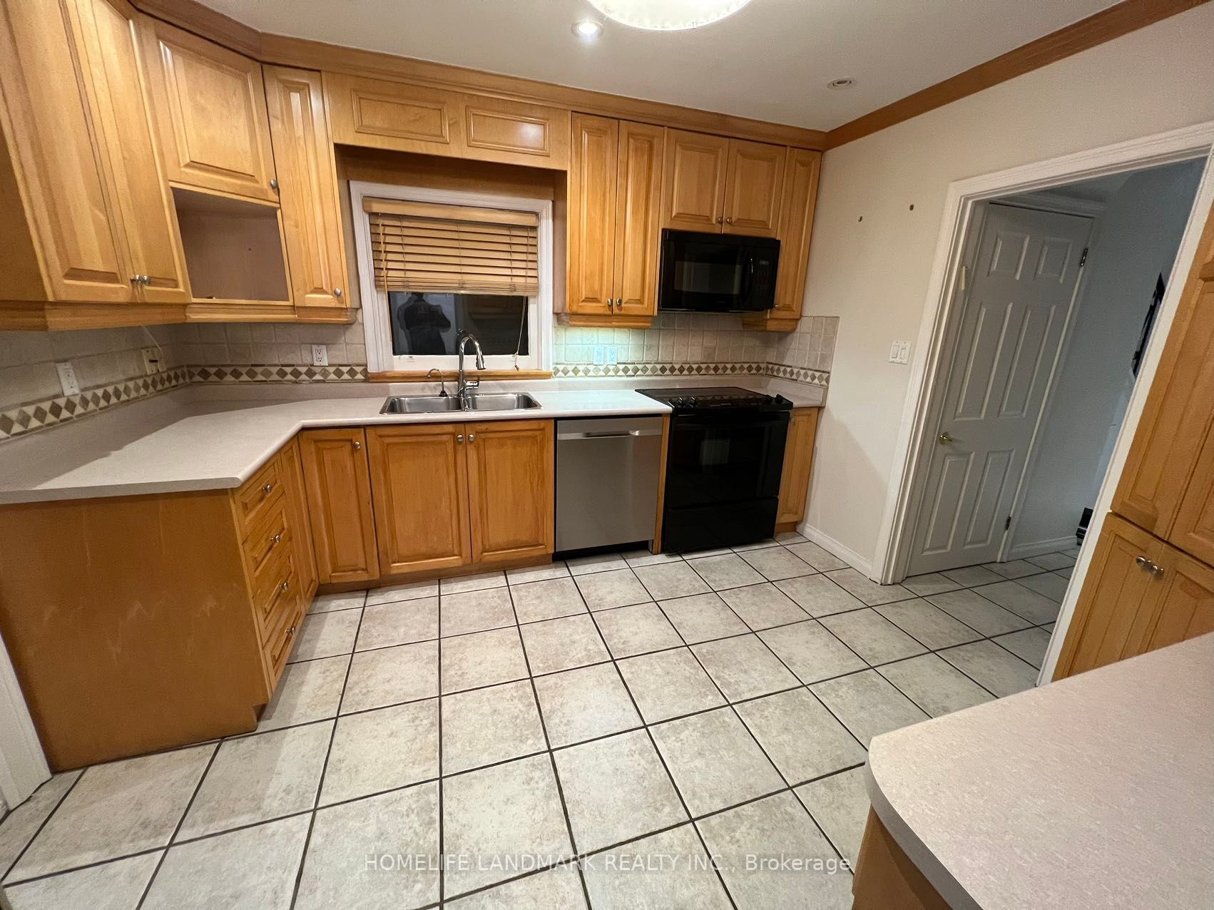 162 Armour Blvd