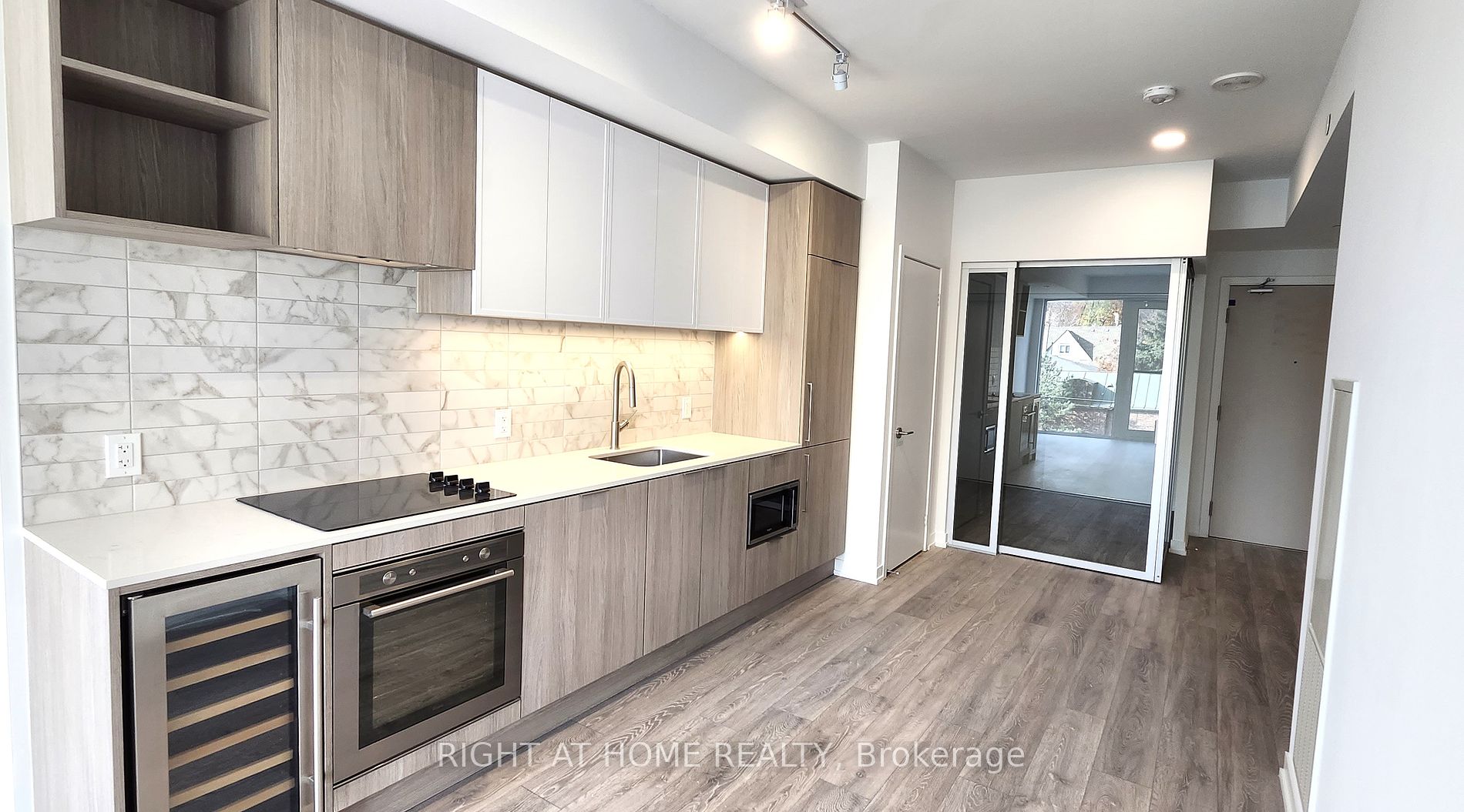 2020 Bathurst St, #338