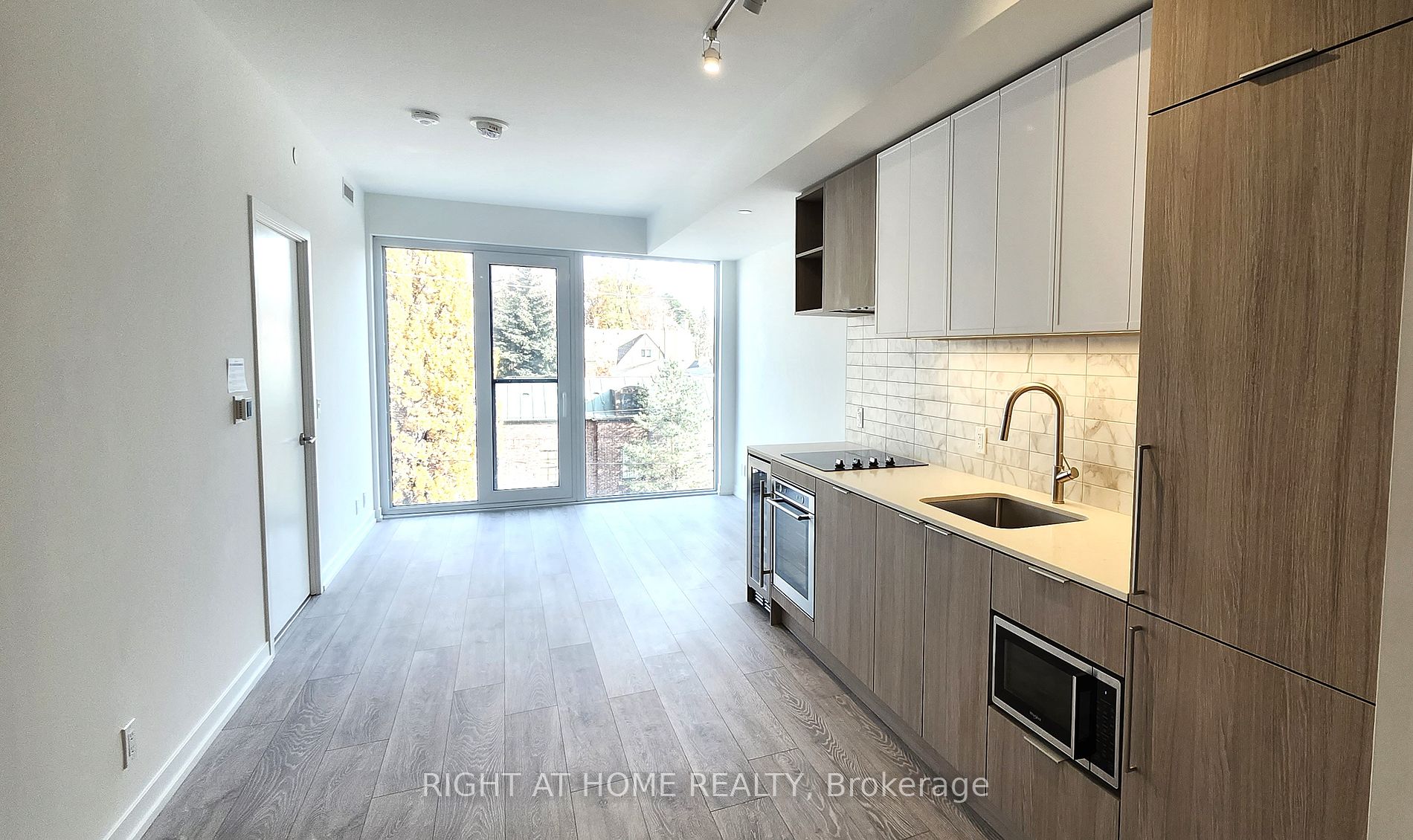 2020 Bathurst St, #338