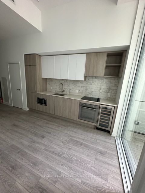 2020 Bathurst St, #225