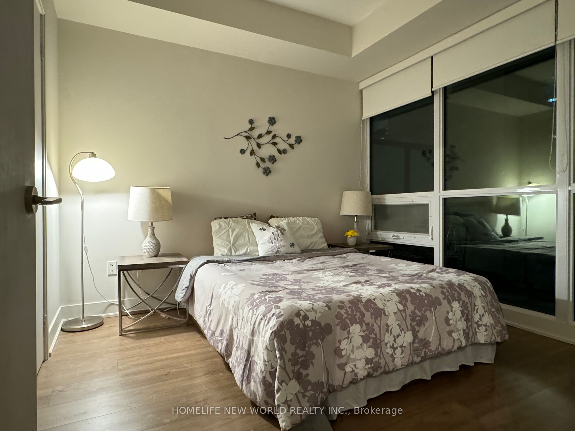 30 Roehampton Ave, #807