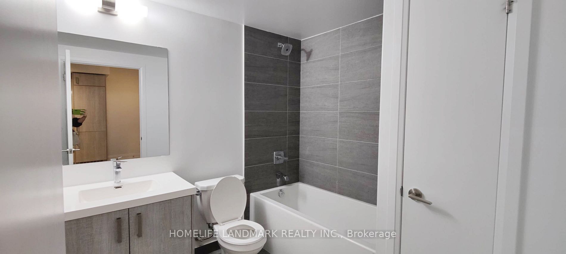 77 Mutual St, #1011