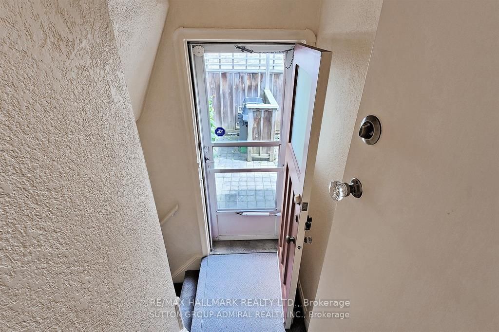 16 Gwendolen Cres