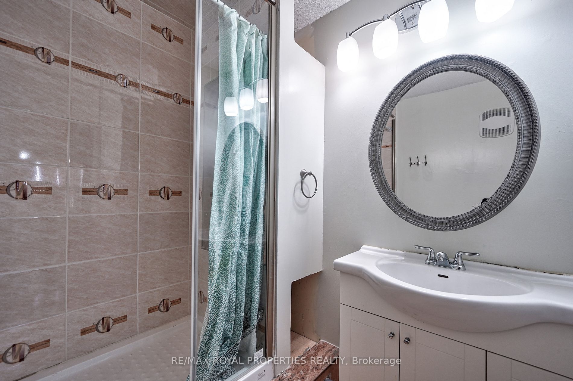 45 Sunrise Ave, #406