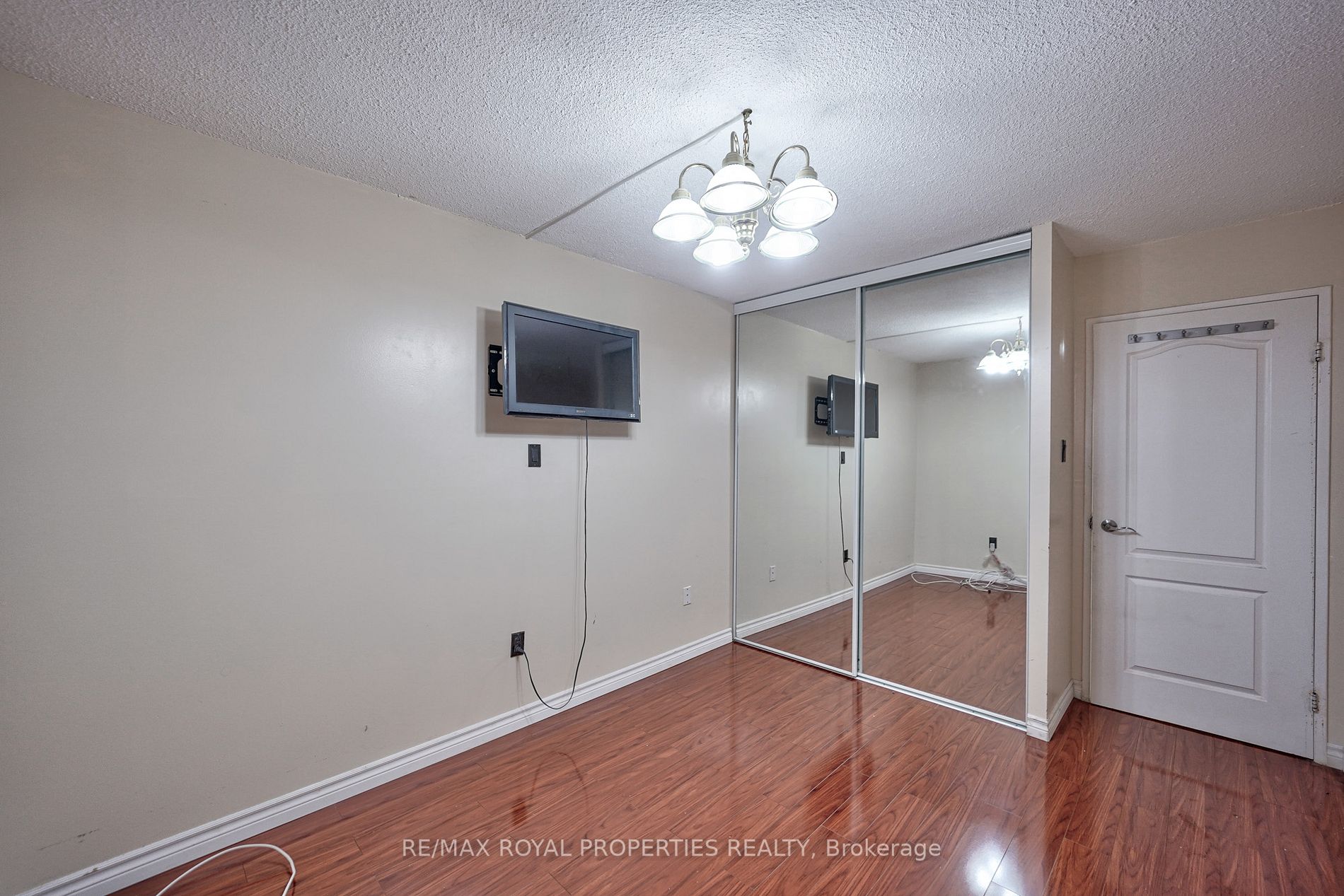 45 Sunrise Ave, #406