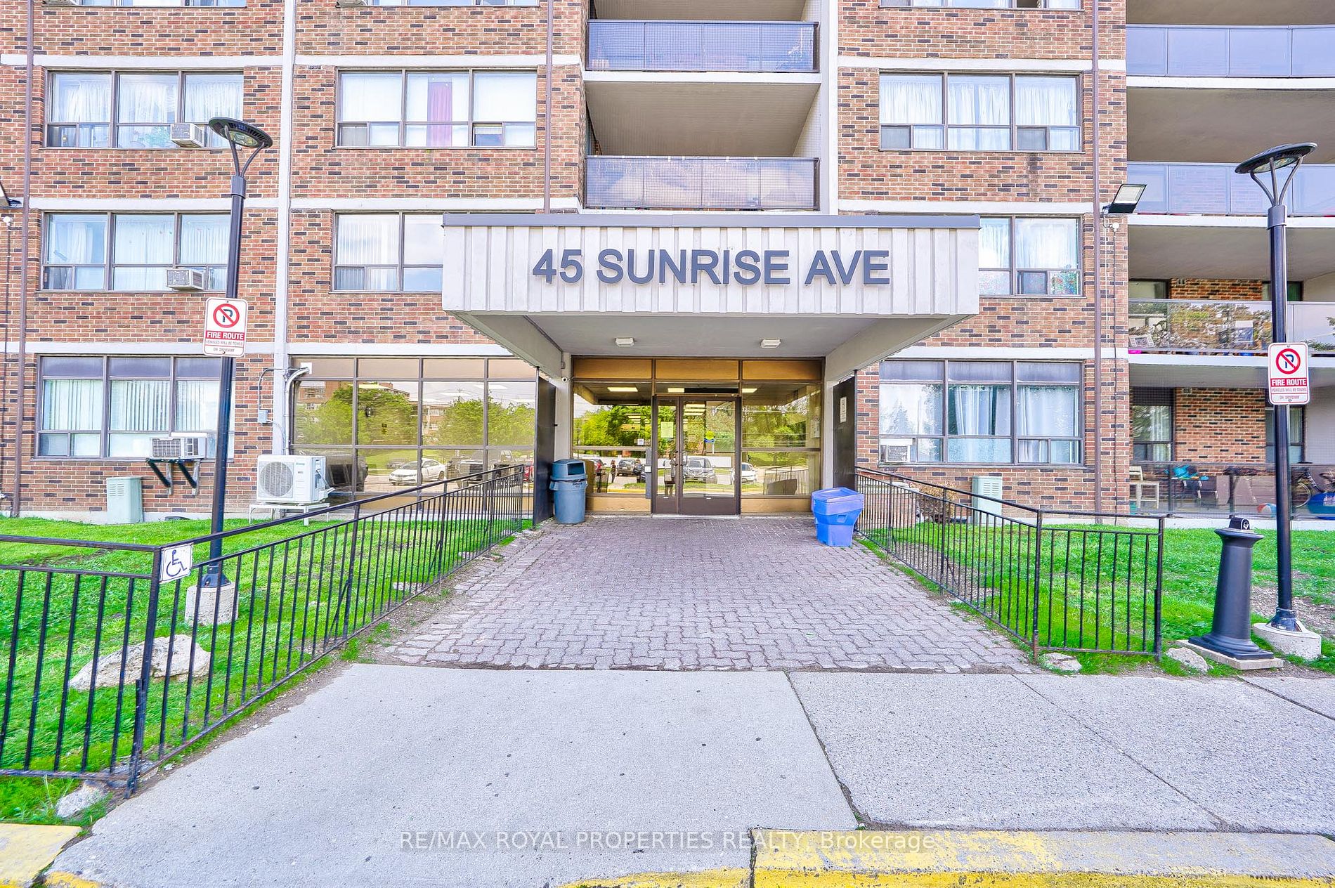 45 Sunrise Ave, #406