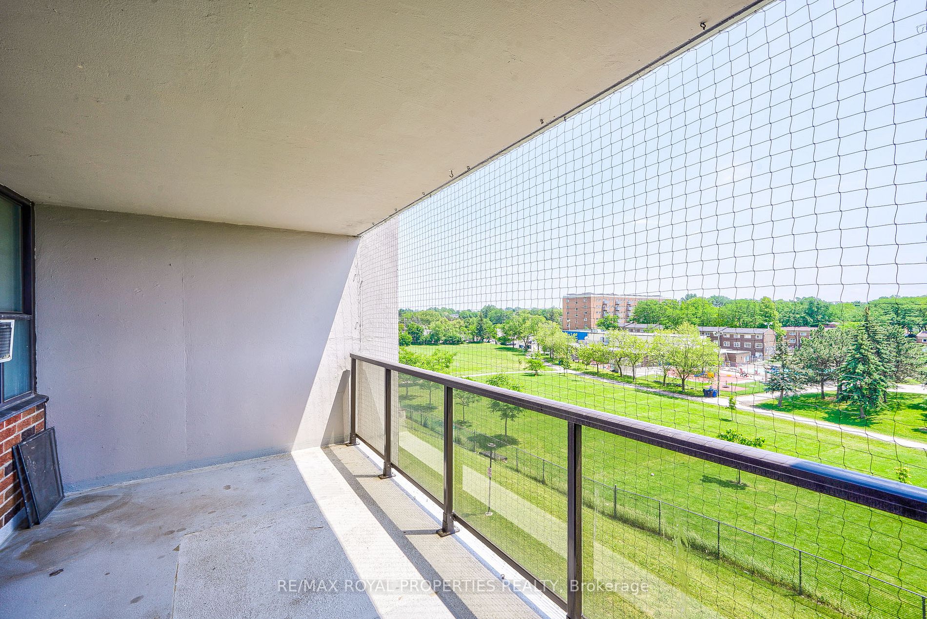 45 Sunrise Ave, #406
