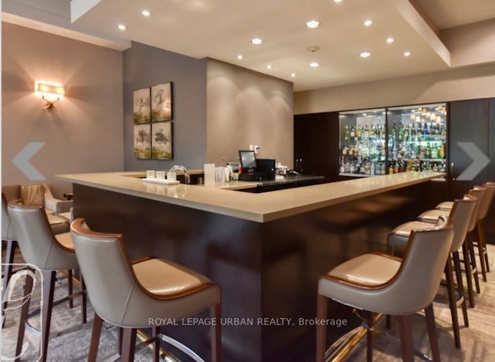 65 Harbour Sq, #1107