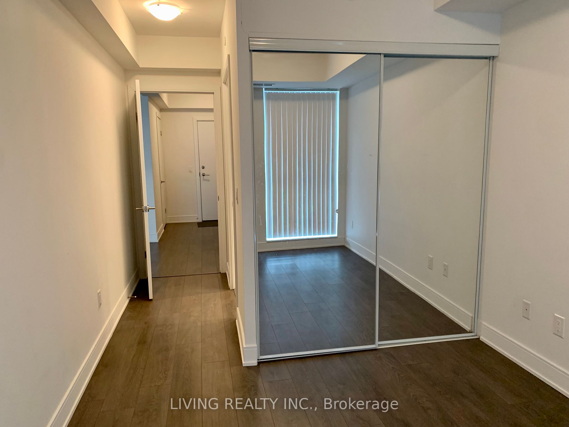 525 Adelaide St W, #833