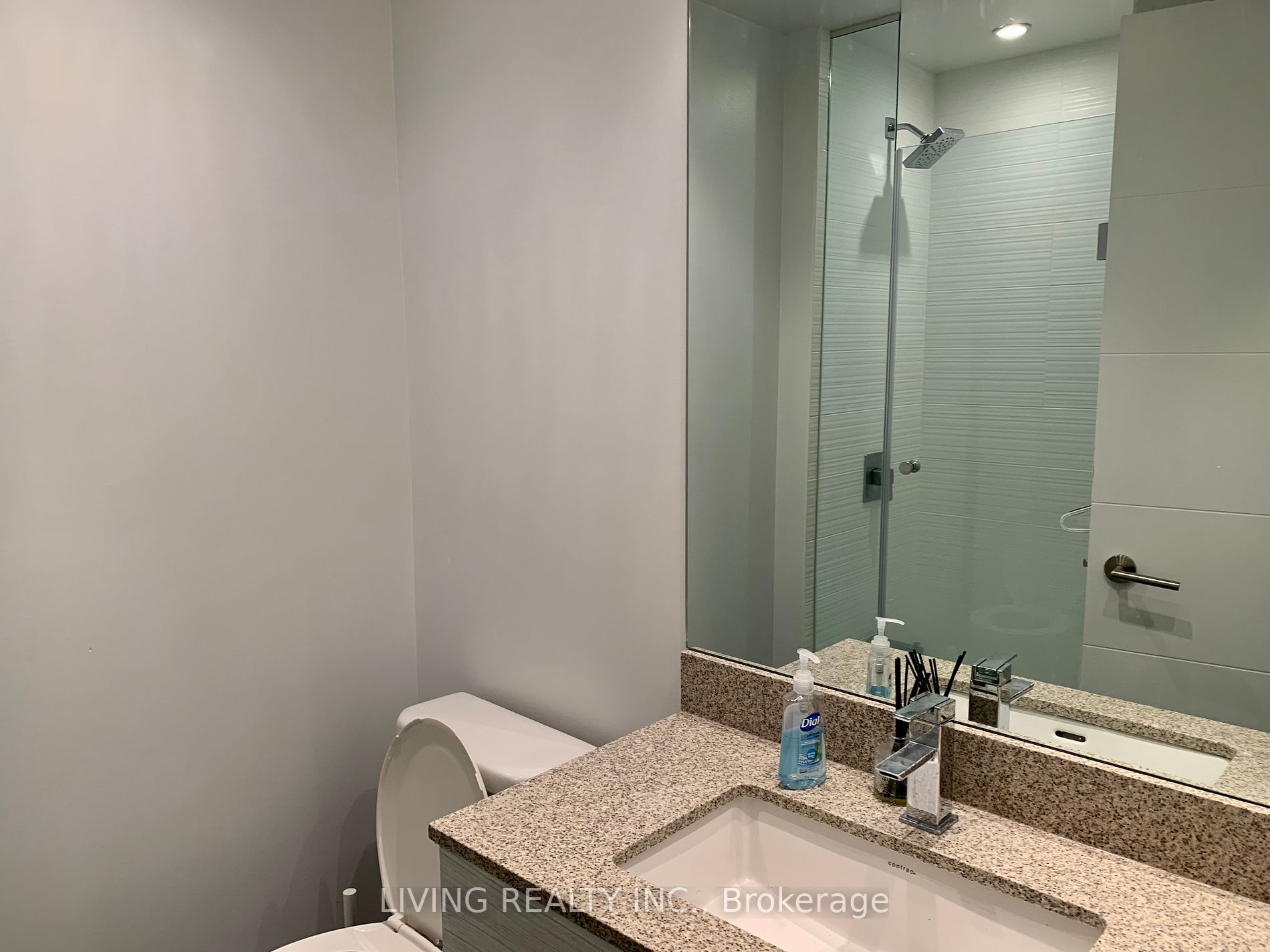 525 Adelaide St W, #833