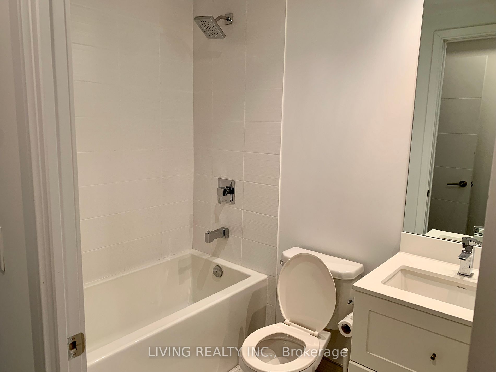 525 Adelaide St W, #833