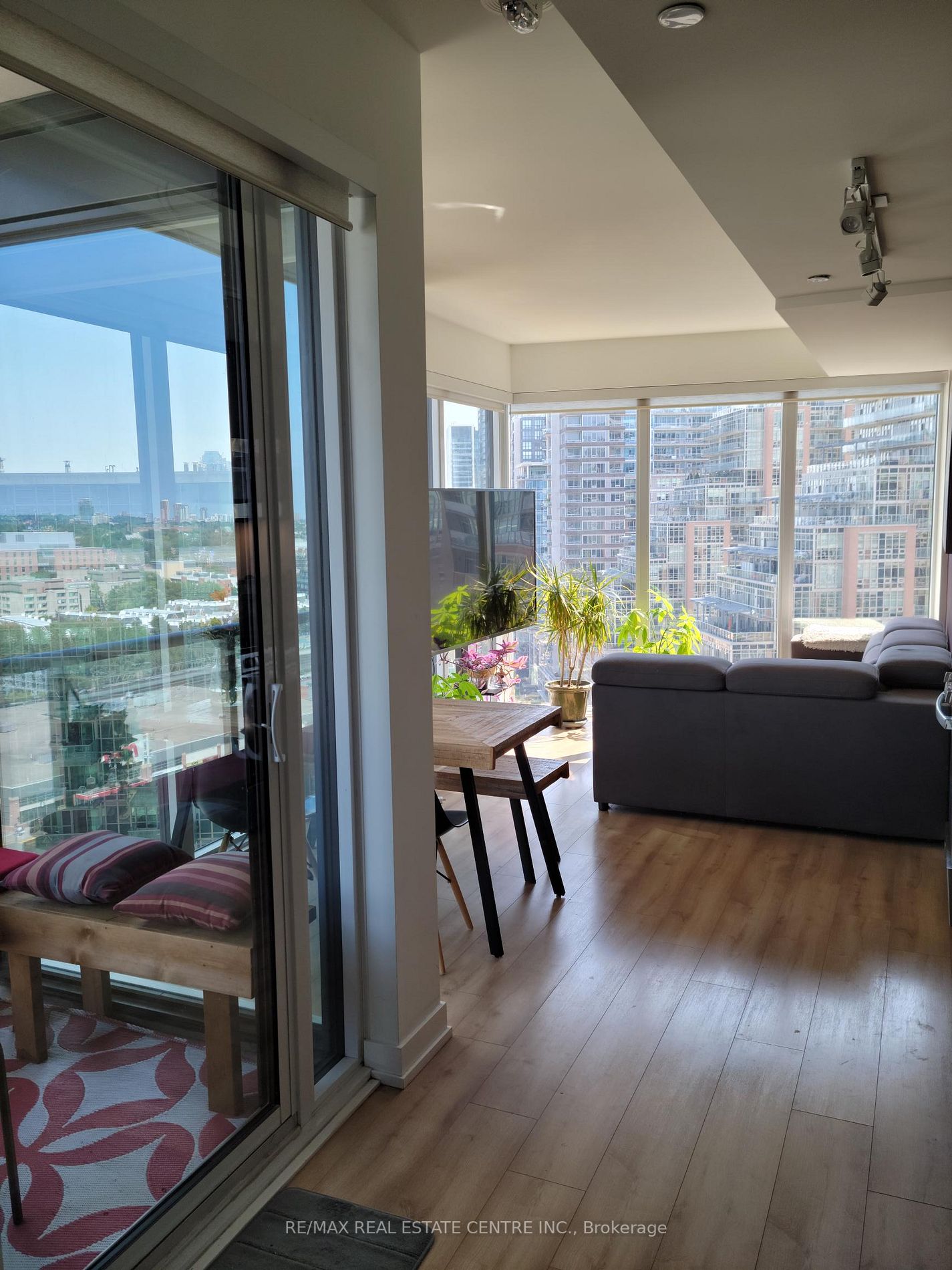 135 East Liberty St, #1410