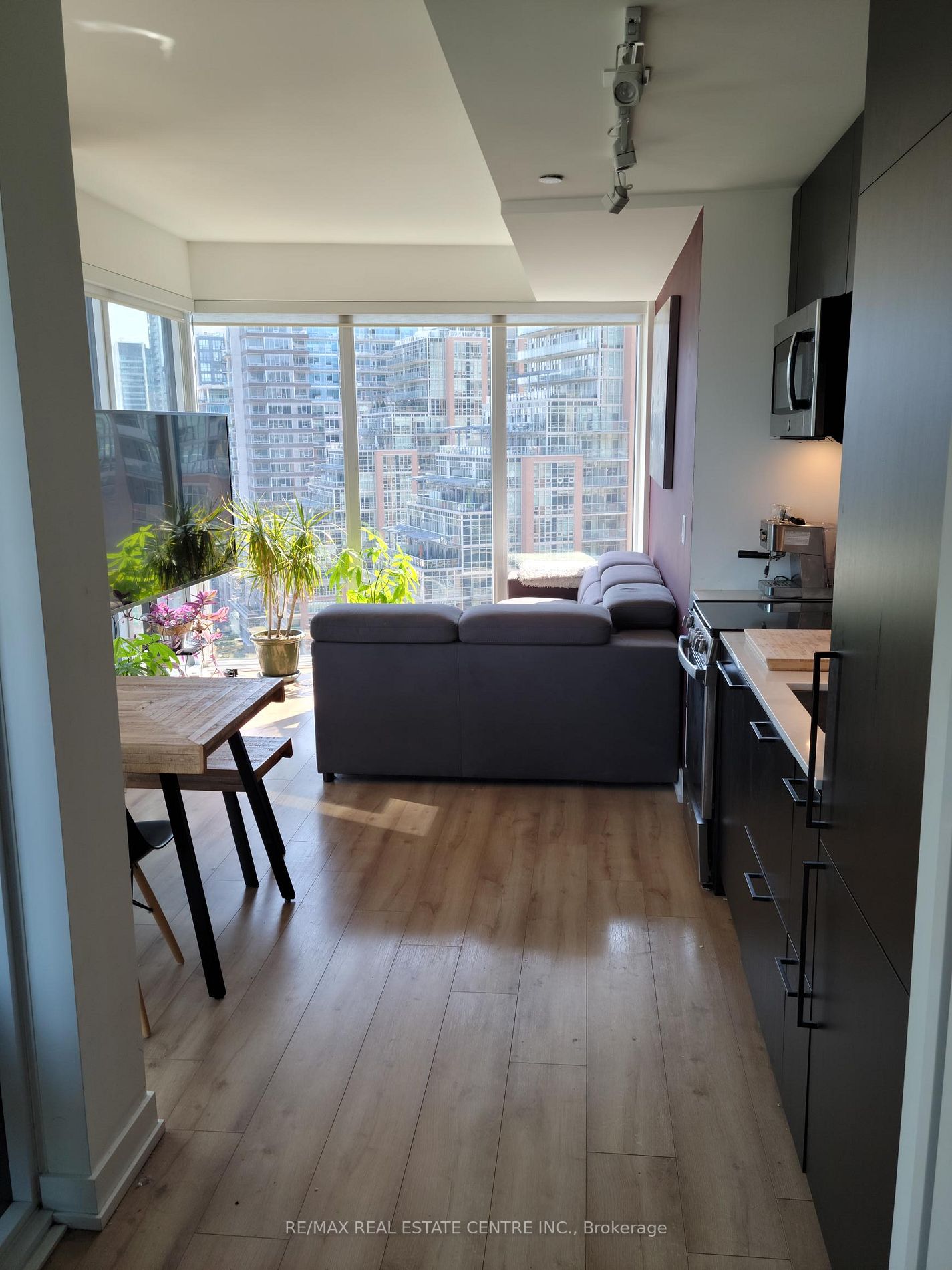 135 East Liberty St, #1410