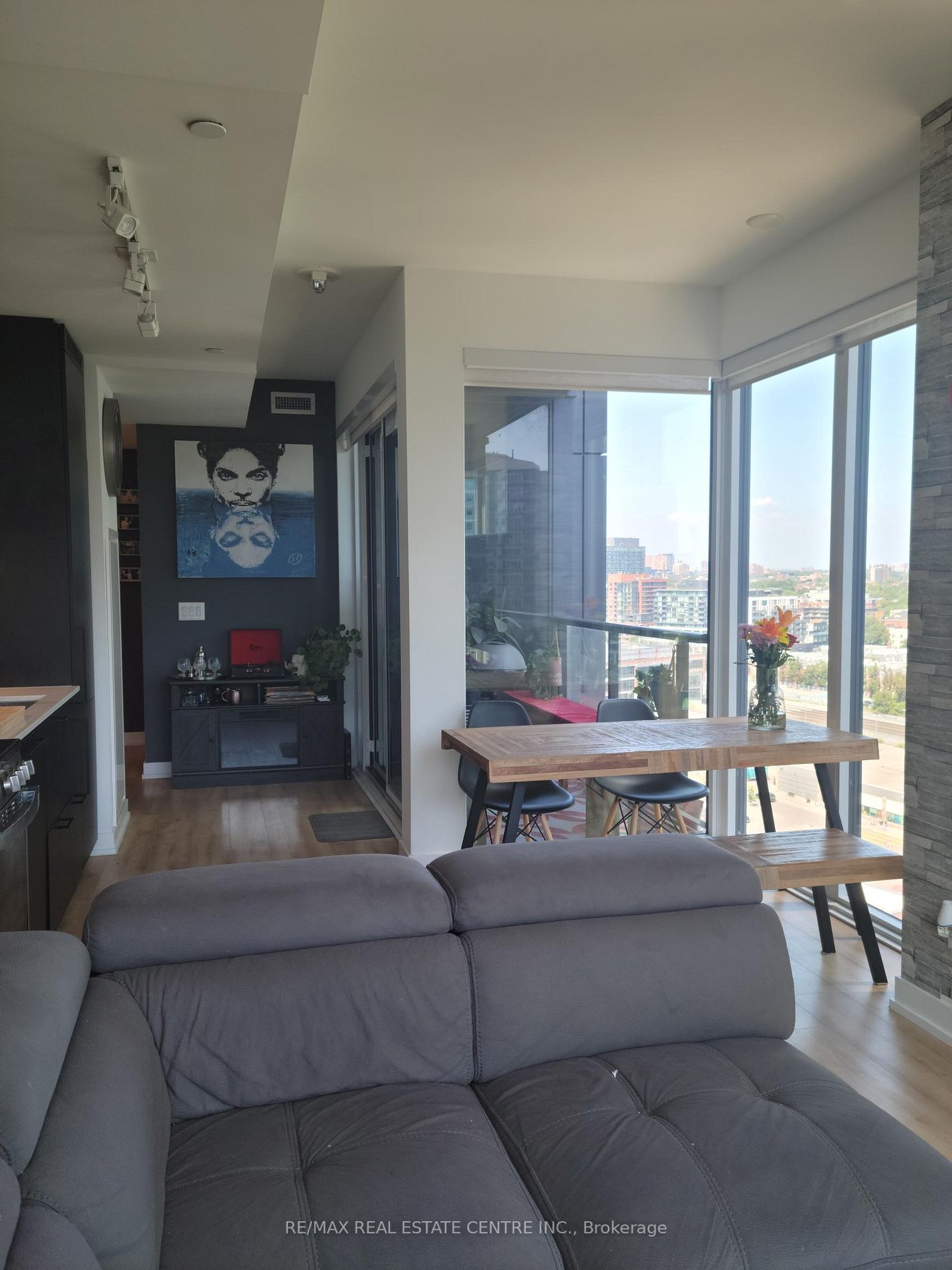 135 East Liberty St, #1410