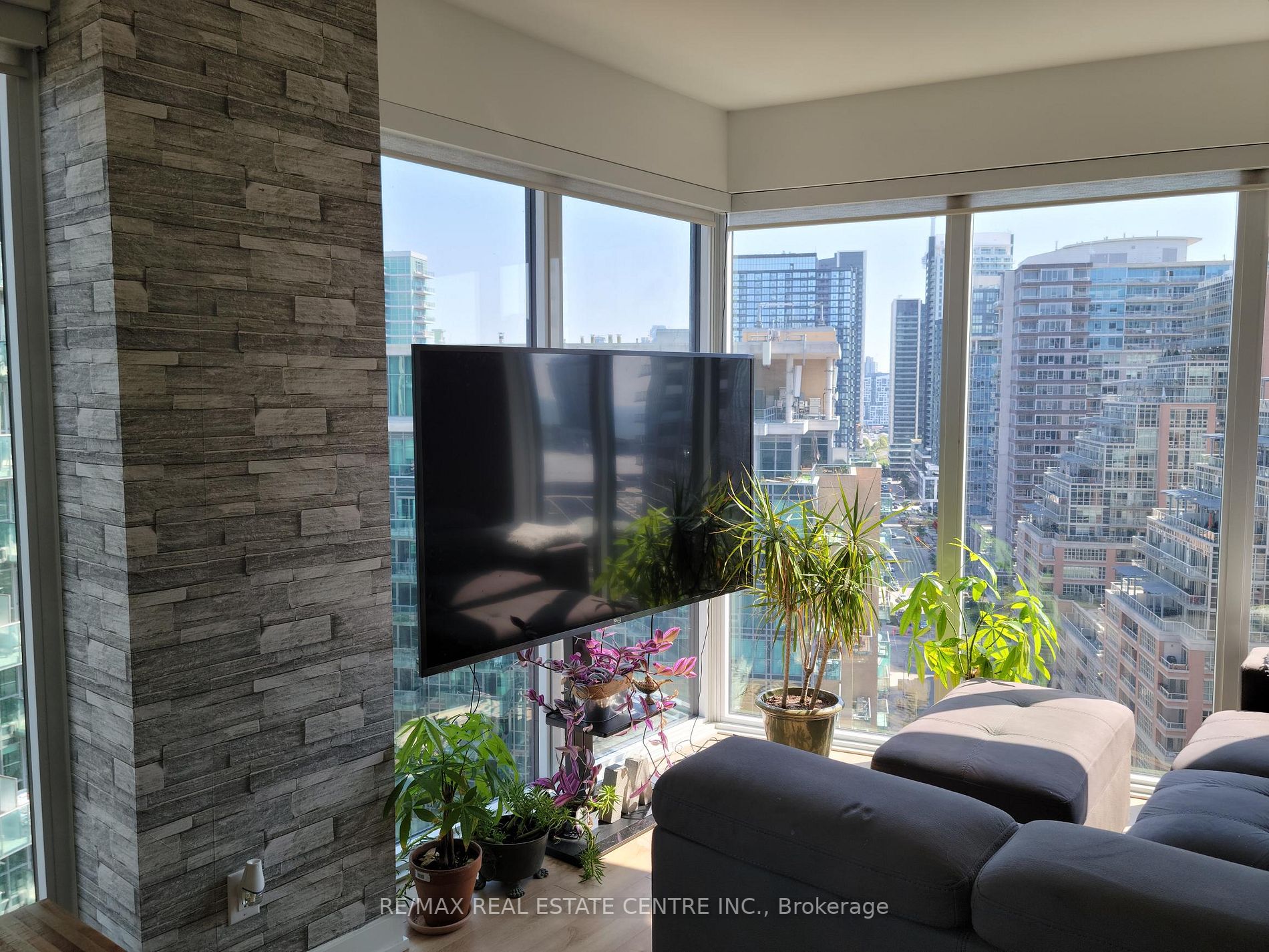 135 East Liberty St, #1410
