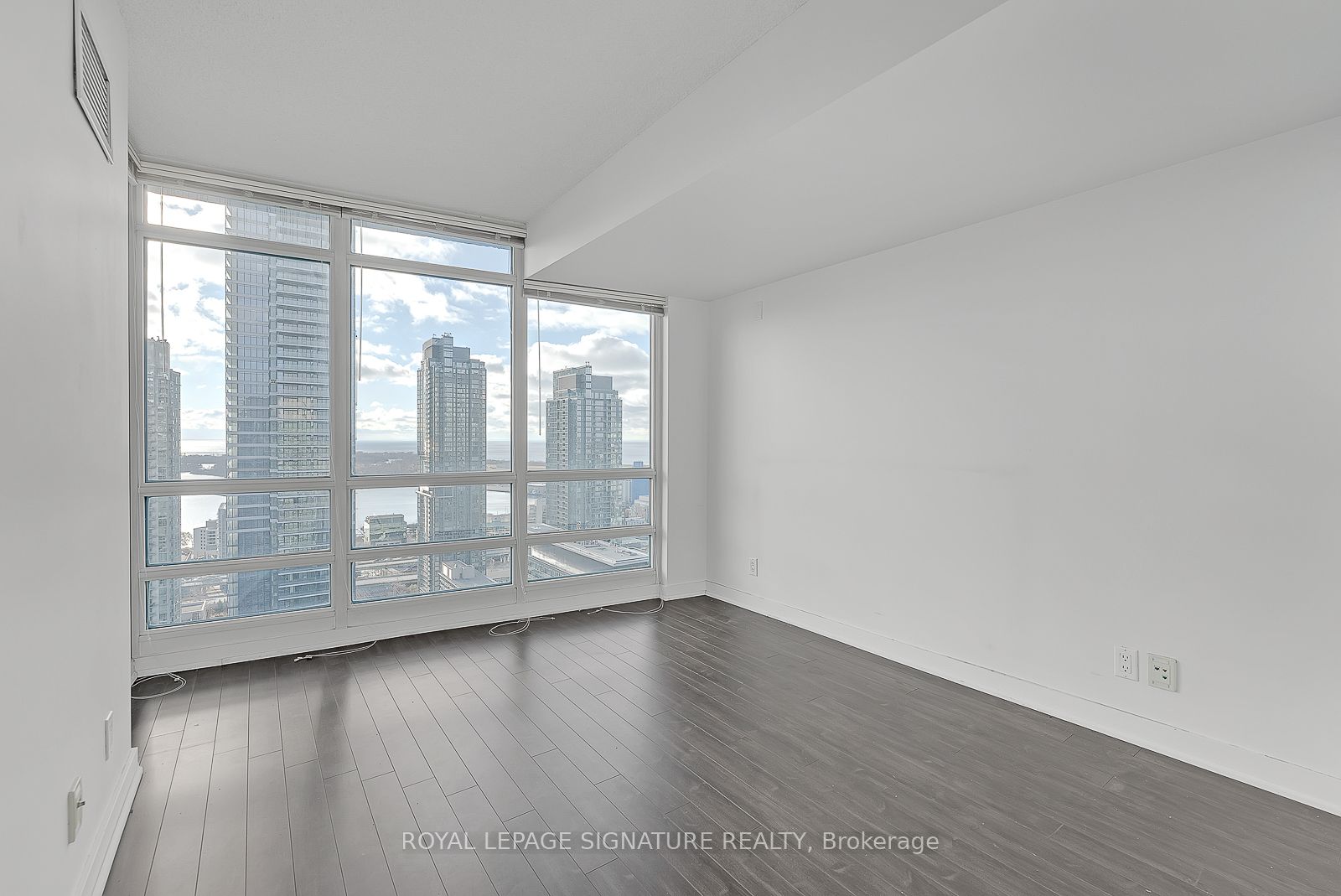 397 Front St W, #3912