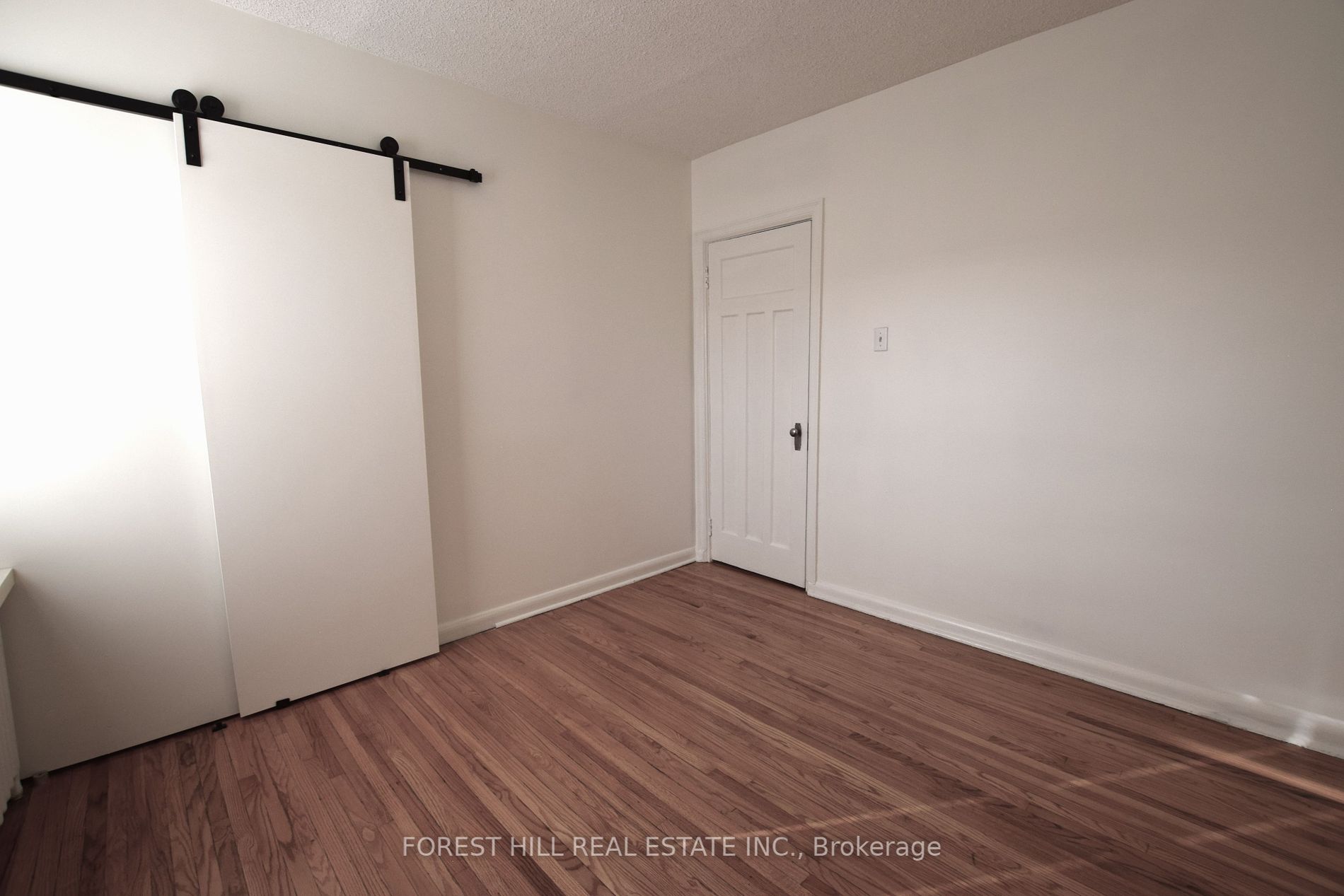 104 Braemar Ave, #Upper