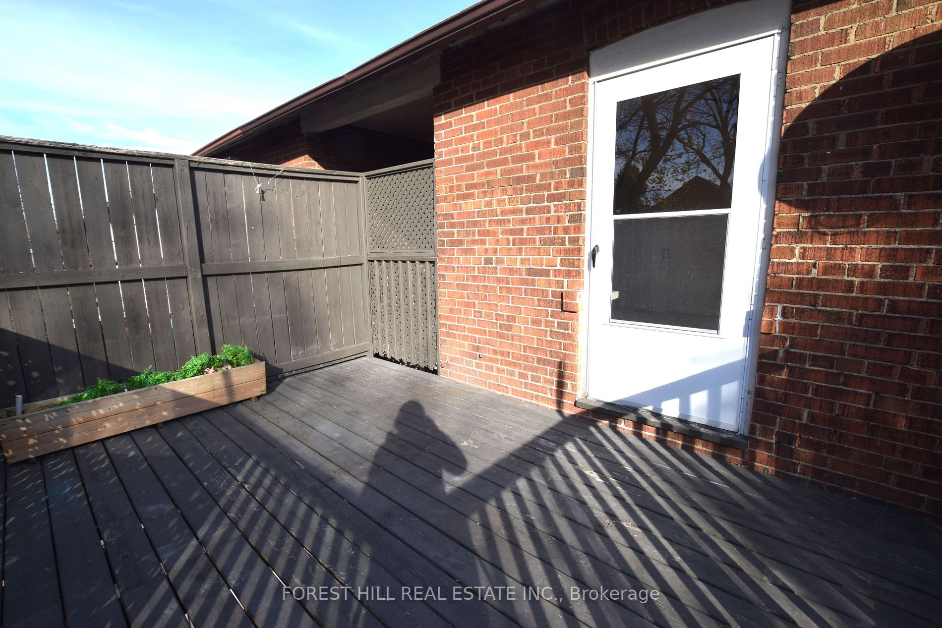 104 Braemar Ave, #Upper