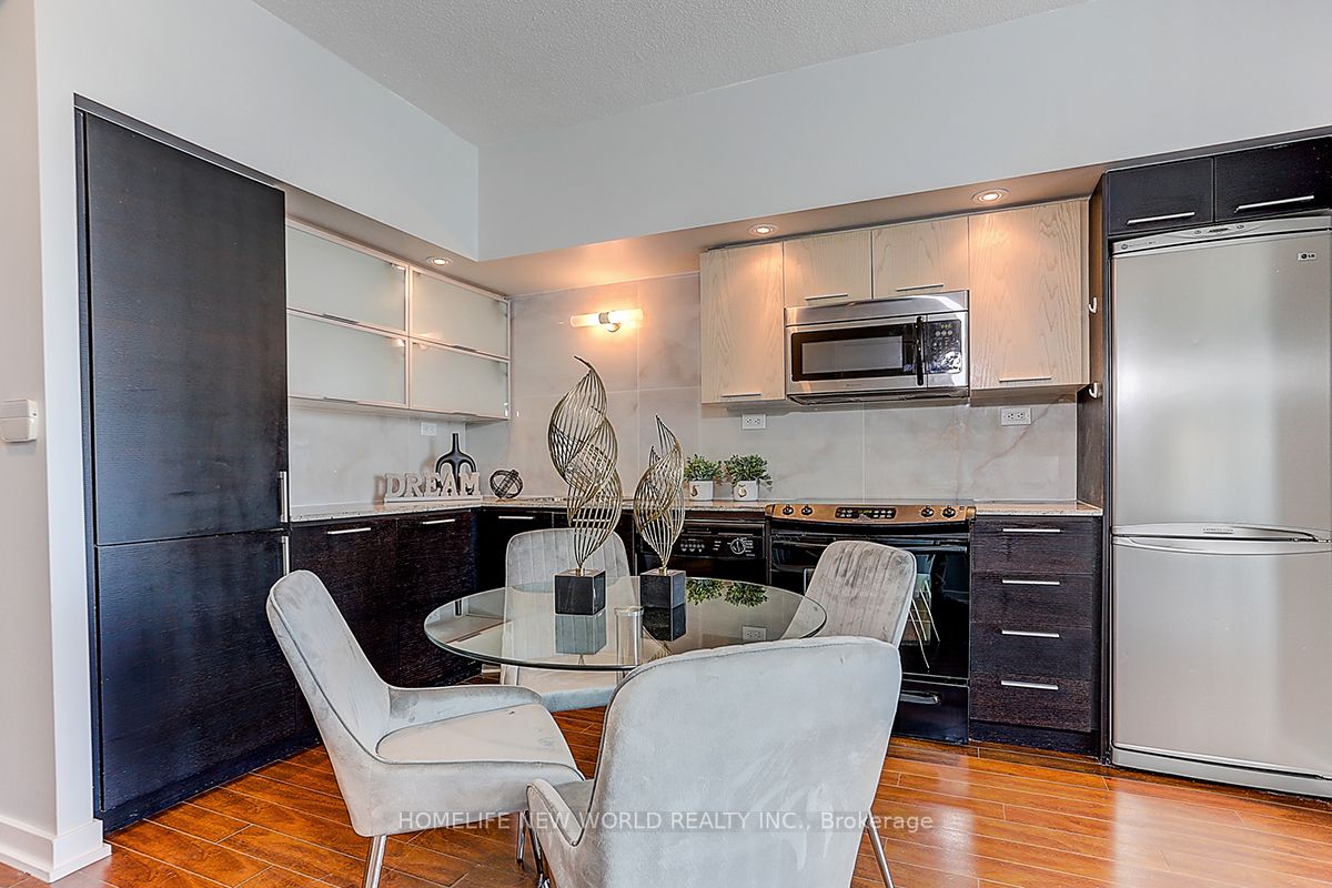 25 Capreol Crt, #3805