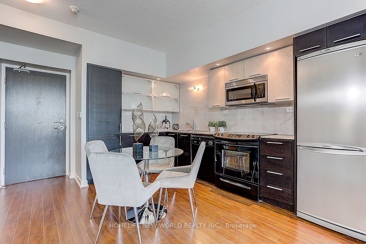 25 Capreol Crt, #3805