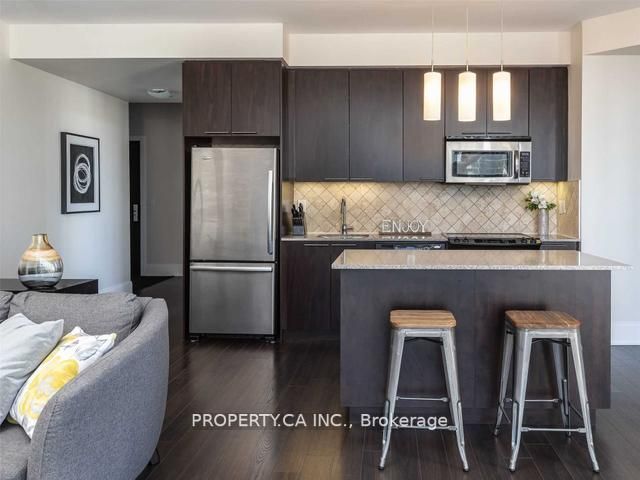 70 Roehampton Ave, #2021