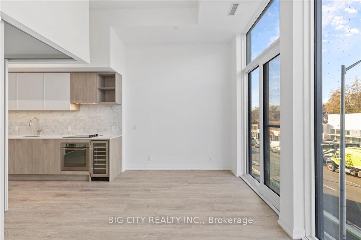 2020 Bathurst St, #219
