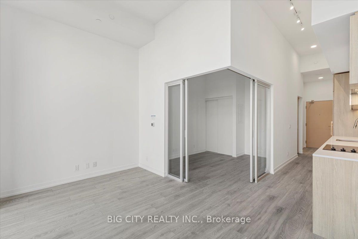 2020 Bathurst St, #219