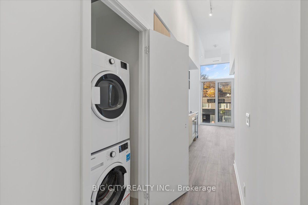 2020 Bathurst St, #219