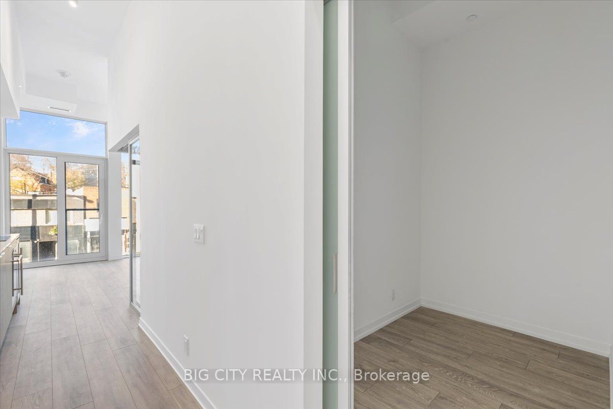 2020 Bathurst St, #219