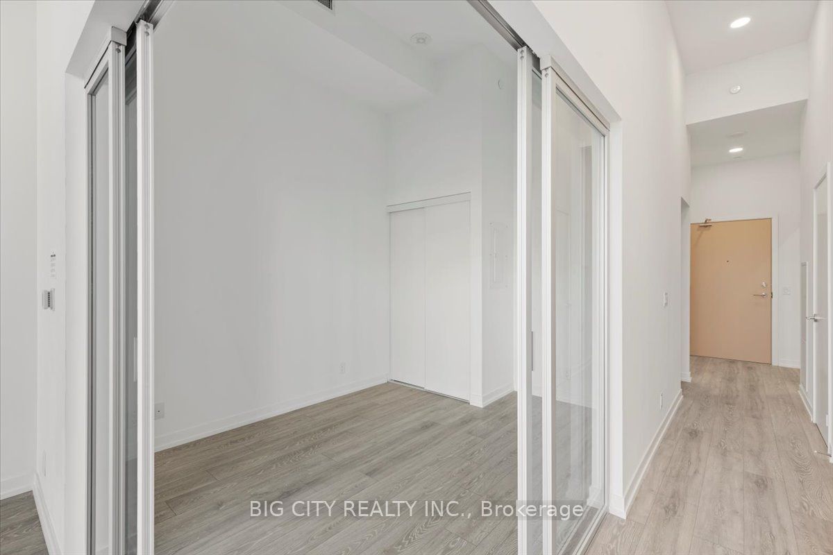 2020 Bathurst St, #219