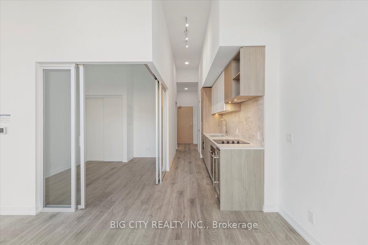 2020 Bathurst St, #219