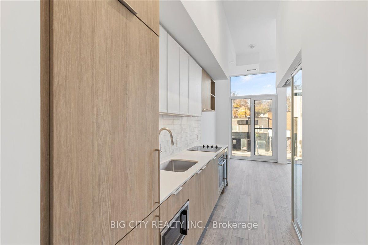 2020 Bathurst St, #219