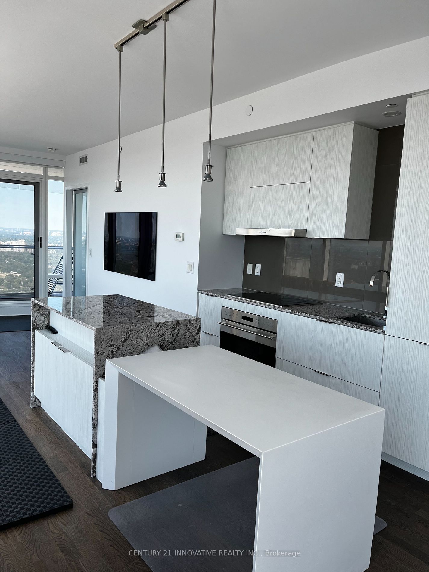 1 Bloor St E, #6509