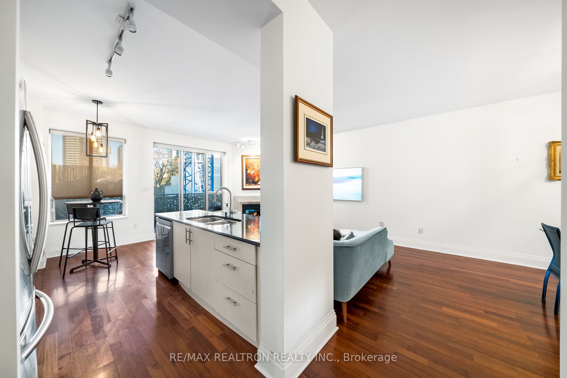 99 Avenue Rd, #301